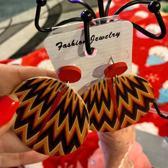 Earrings - Picture 2 of 5